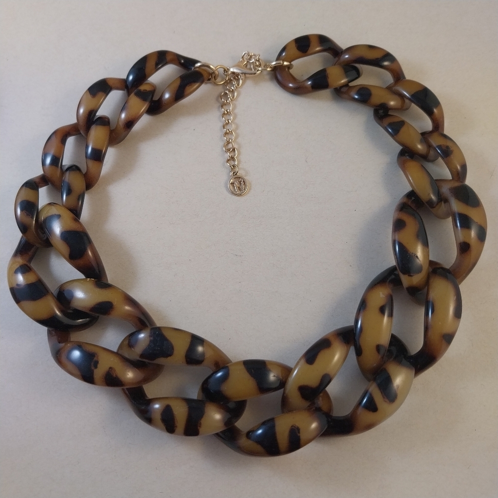 Chic Tortoise Plastik Necklace - Picture 5 of 14